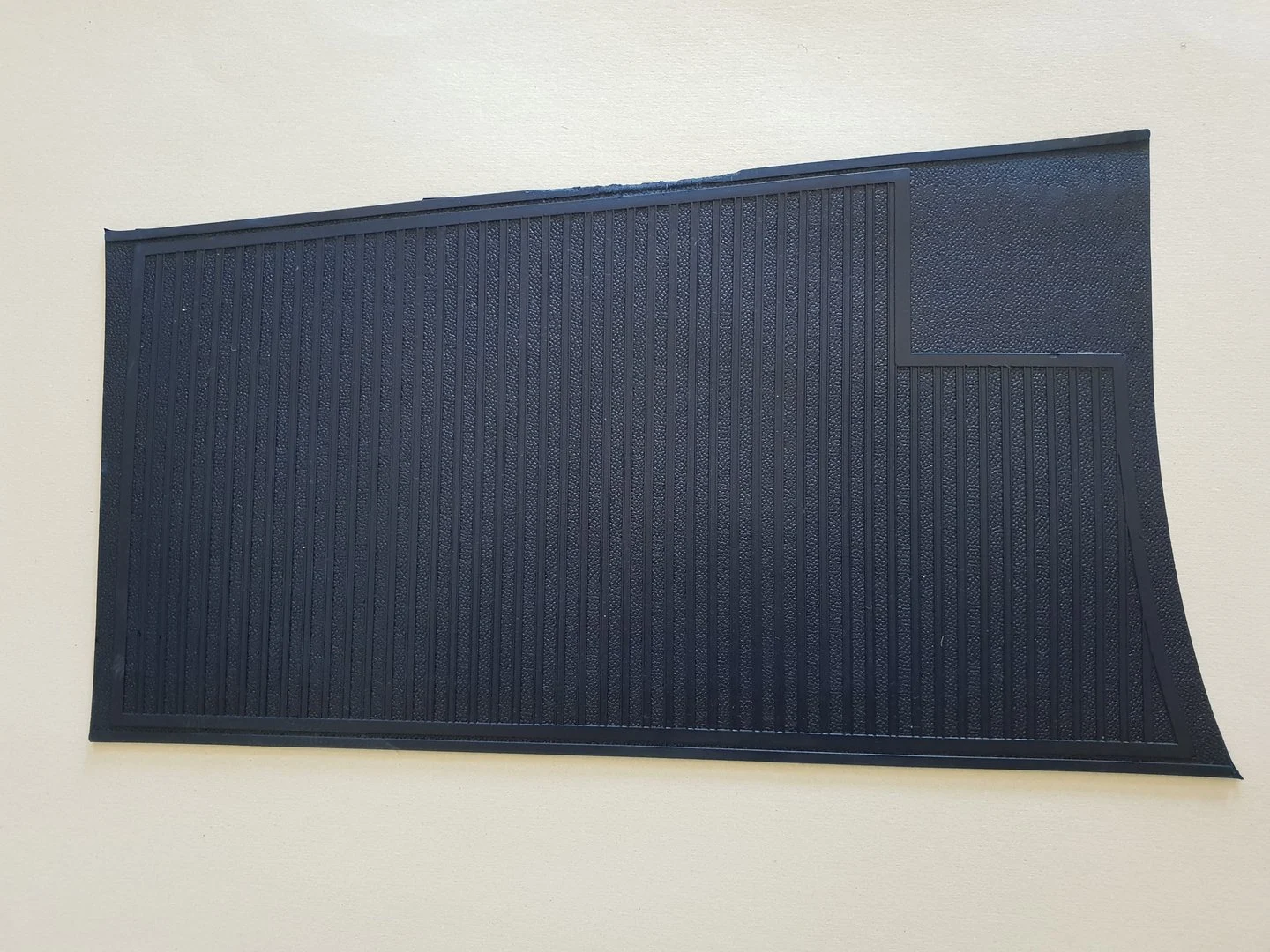 Mercedes W114/8 und W115/8 Absatzschoner original Trapezform
