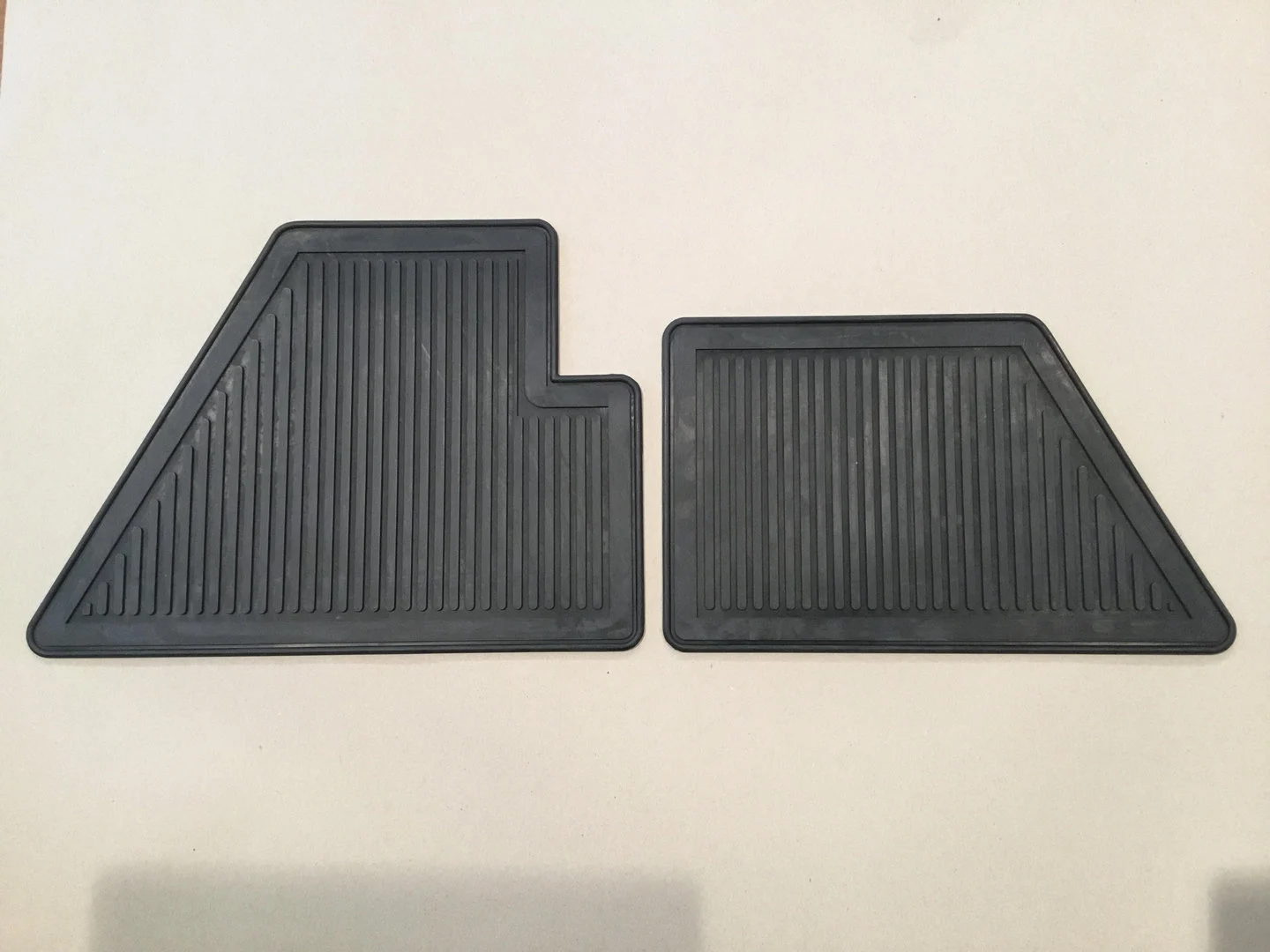 original Gummi Absatzschoner (Pads) für Ferrari 308 GTB / GTS