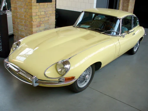 Jaguar E-Type Serie 2 Coupe Baujahr 1968-1971 non flat floor (Mulde)