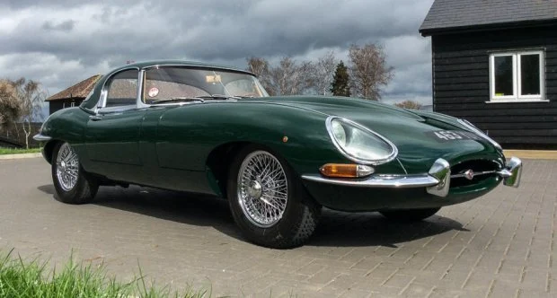 Jaguar E-Type Serie 1 Coupe Baujahr 1961-1962 first flat floor cars