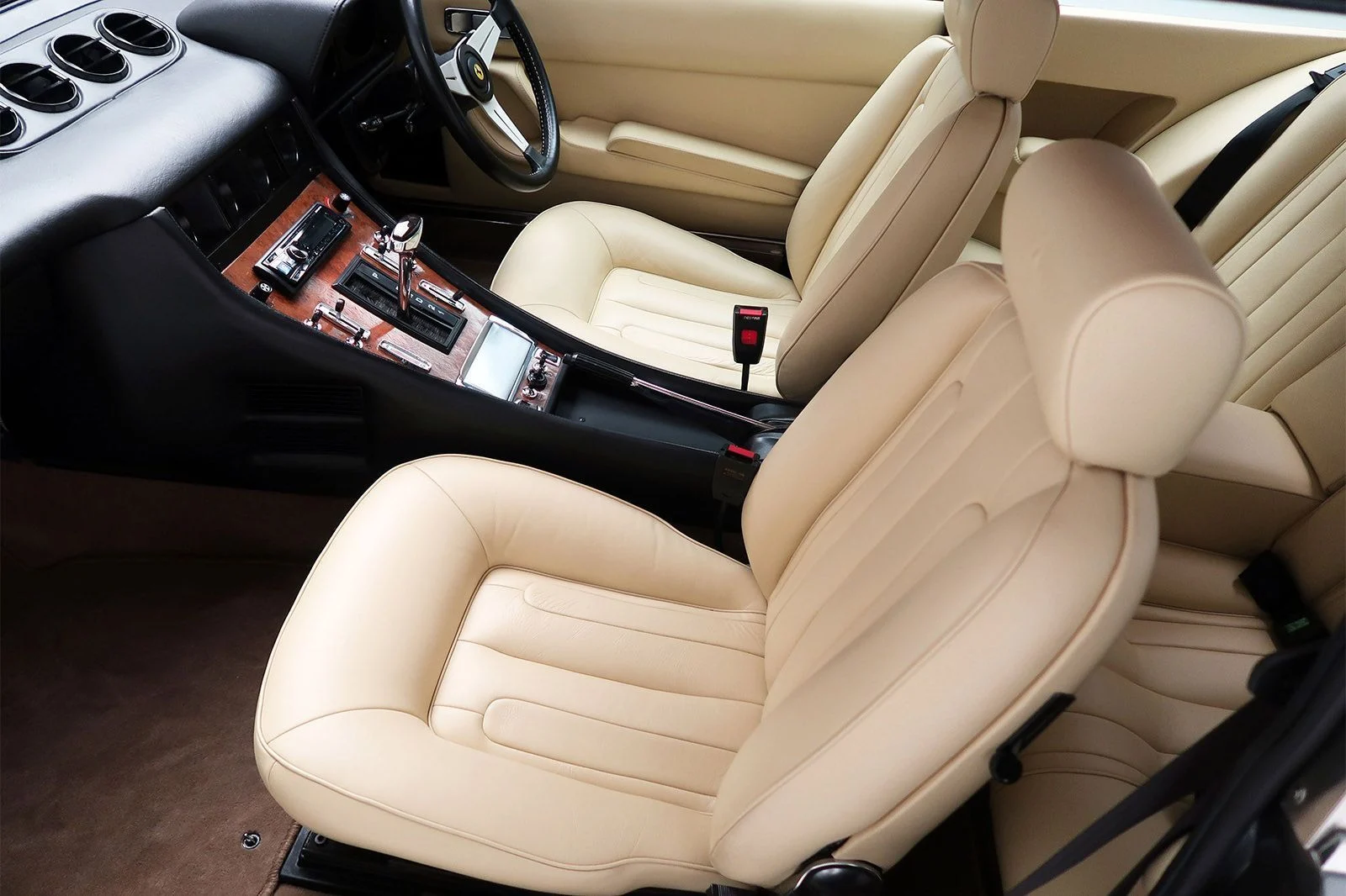 Ferrari 400i / 400GT Sitzbezüge vorne und hinten Echtleder